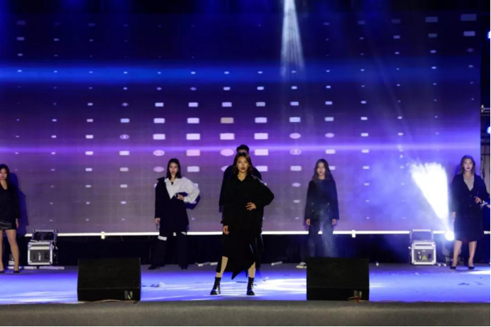 新店镇交通安全 交通安全进校园主题元旦迎新晚会(1)2138.png