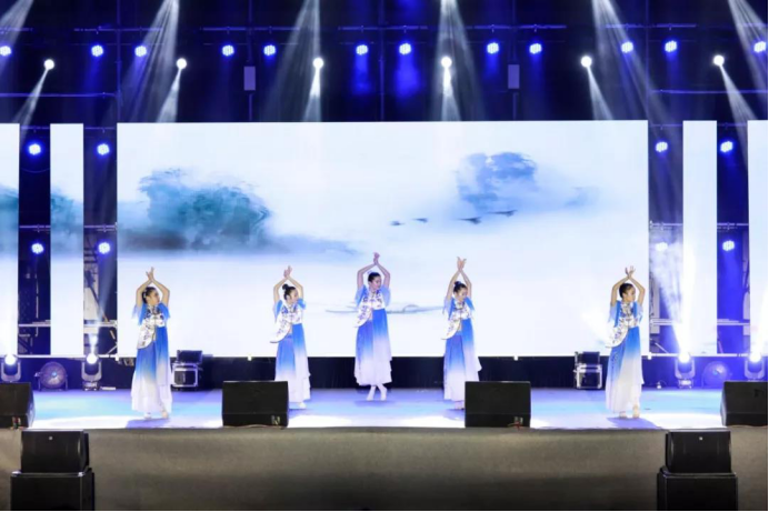 新店镇交通安全 交通安全进校园主题元旦迎新晚会(1)1434.png