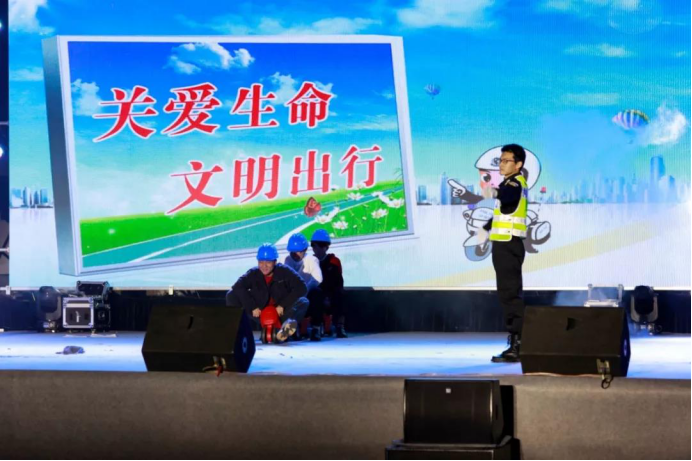 新店镇交通安全 交通安全进校园主题元旦迎新晚会(1)1846.png