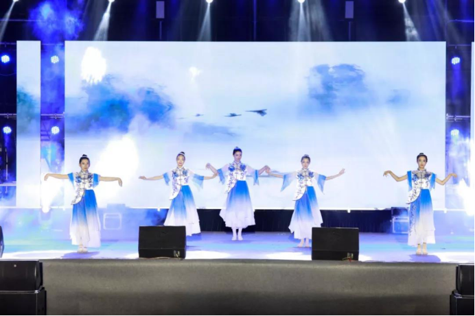 新店镇交通安全 交通安全进校园主题元旦迎新晚会(1)1433.png