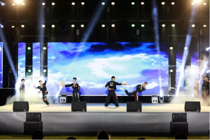 新店镇交通安全 交通安全进校园主题元旦迎新晚会(1)1355.png