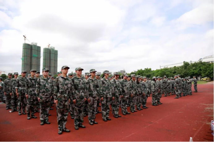青春正起航——2019级新生开学暨军训开训仪式1882.png