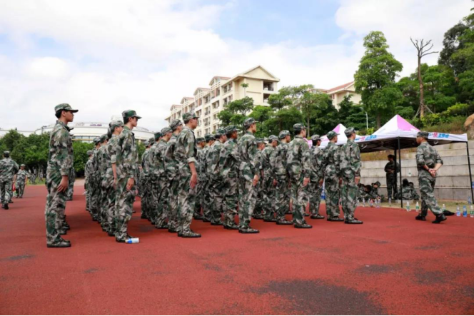 青春正起航——2019级新生开学暨军训开训仪式1881.png